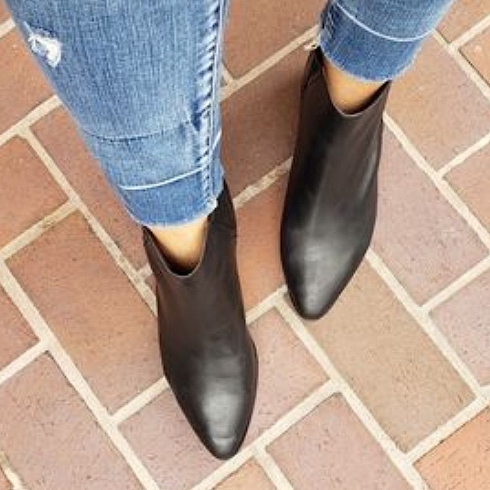 Cole Haan Black Leather Marine Pointed Toe Chelsea Ankle Booties Size 8